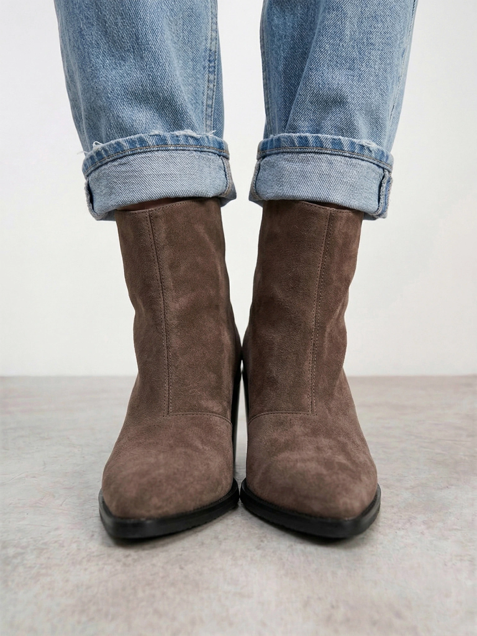 Ботильоны темно-коричневого цвета из натуральной замши